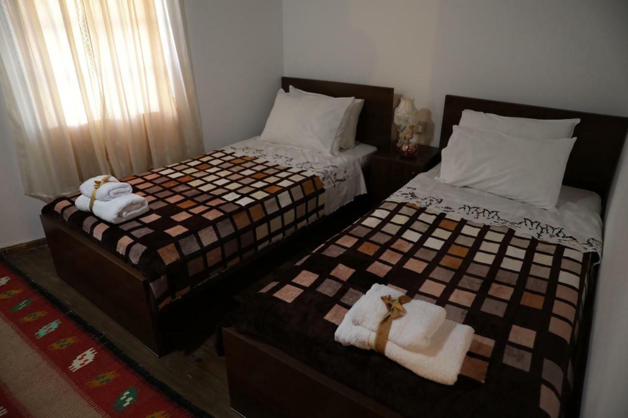 Guest House Mikel Берат Екстер'єр фото