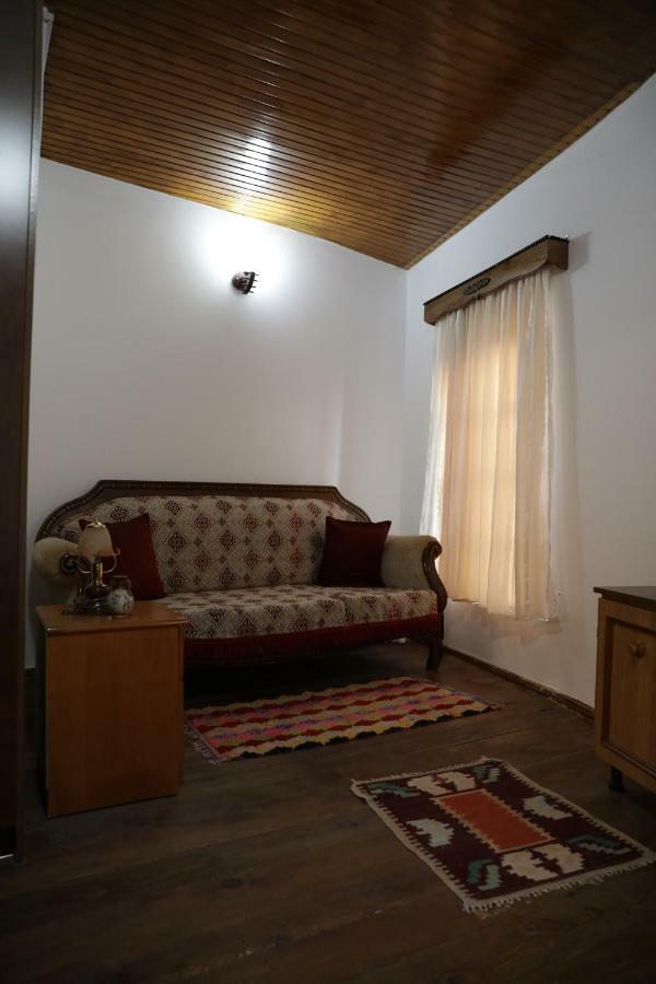 Guest House Mikel Берат Екстер'єр фото